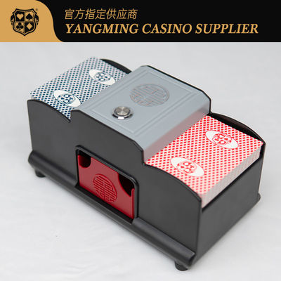 kaufen 2 Decks von batteriebetriebenem Poker Shuffler für zwei Zwecke Baccarat Texas Amusement Game Table Shuffler Online-Herstellung